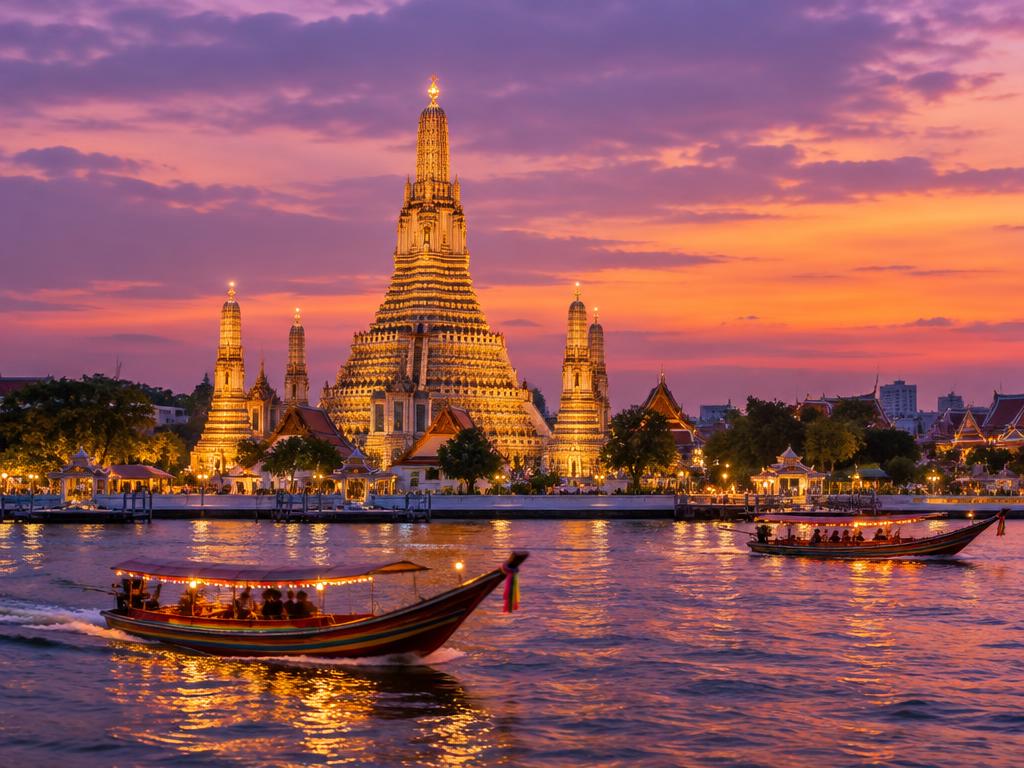 Bangkok, Thailand – Wat Arun vid Chao Phraya